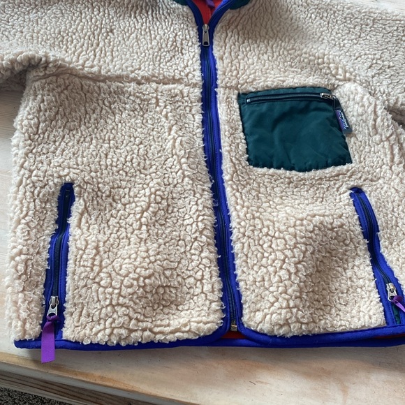 Patagonia is fleece size M - Picture 5 of 6